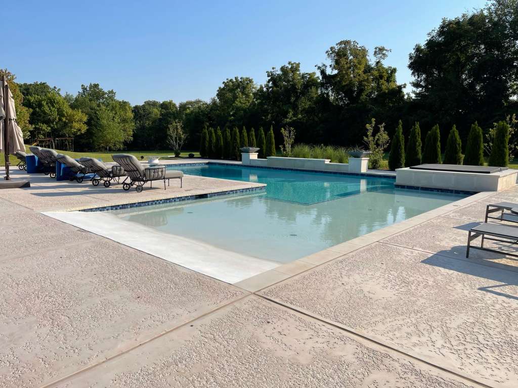 zero entry swimming pool